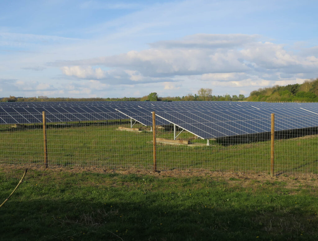 Solar Farm, Vine Farm - geograph.org.uk - 5356827.jpg