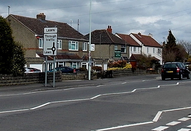 Lawn district boundary sign, Swindon